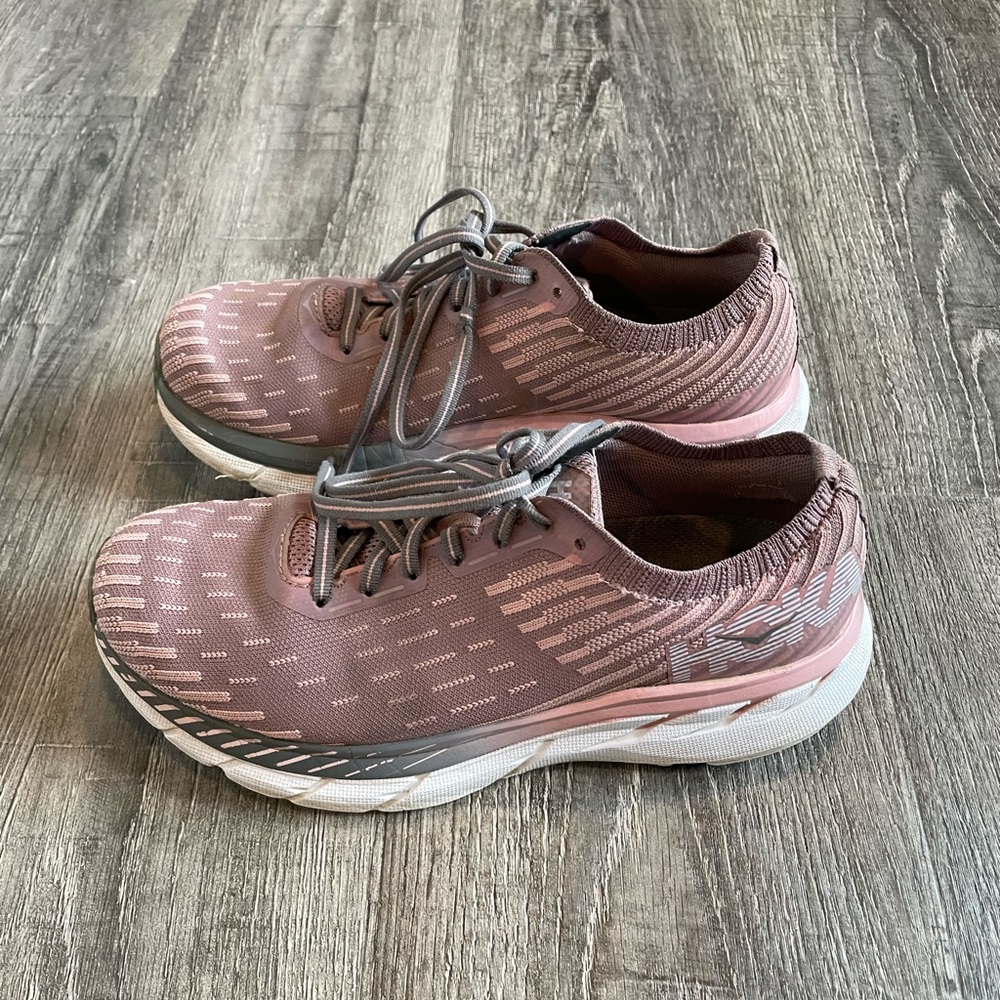 Hoka Clifton 7 running shoes. Size 7.
